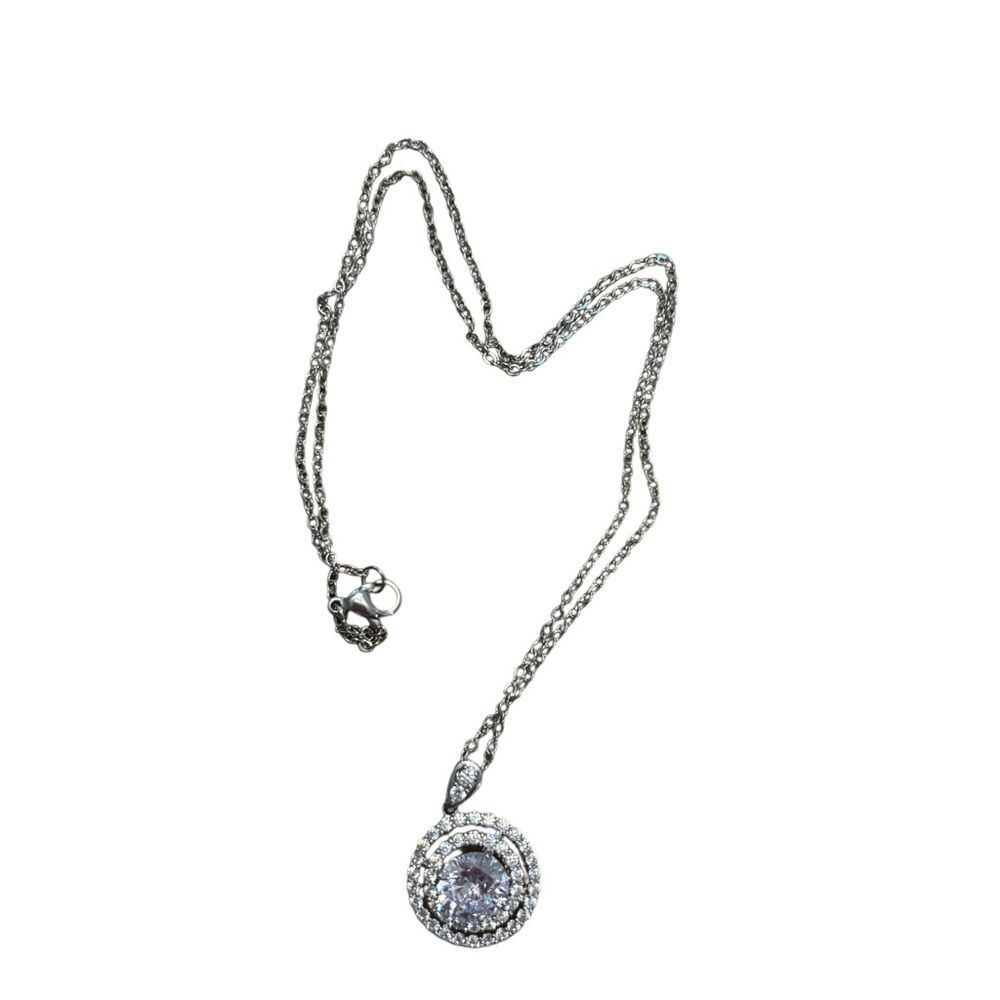 Silver colored necklace